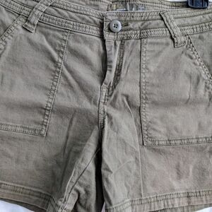 Prana Elle Shorts Size 6 Inseam "3 Olive Green